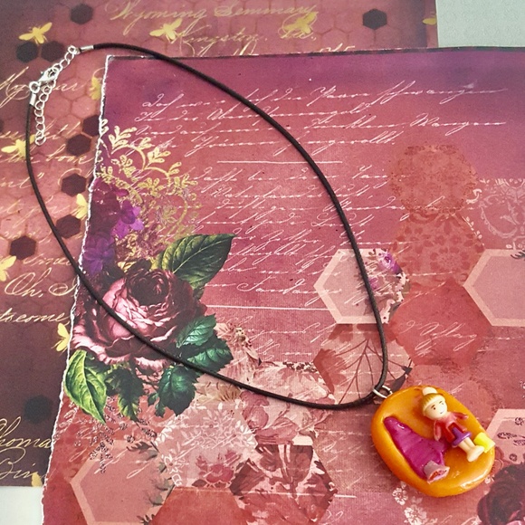 Pocket Land Polly Pocket Desert Western Saloon Door Pendant Cord Necklace - Picture 3 of 6